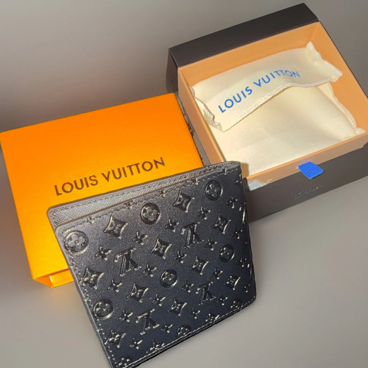 Louis Vuitton Monogram Men's Bifold Wallet Black